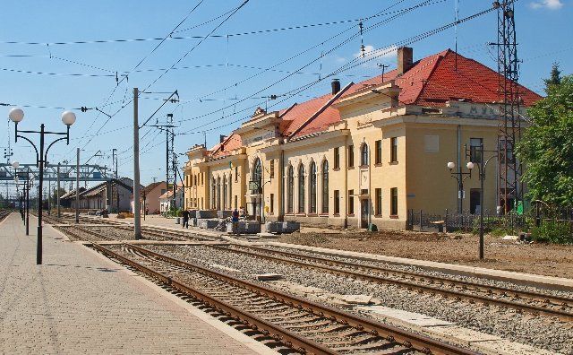 Уже на початку наступного року ПАТ «Укрзалізниця» планує перетворити вокзал Мукачева на великий транспортний хаб для поїздів широкої та євроколії.