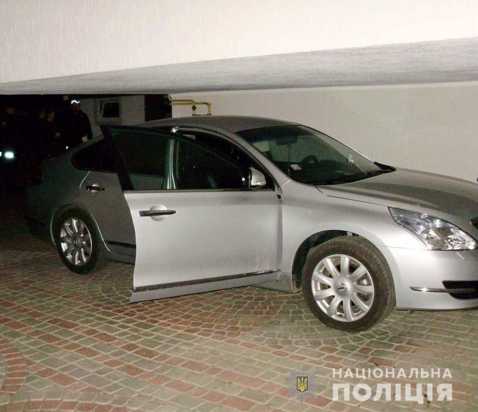 Вчора, 30 березня, близько 22-ої години до поліції Мукачева звернулася місцева мешканка, яка повідомила, що невідома особа проникла на територію її домогосподарства, після чого втекла.

