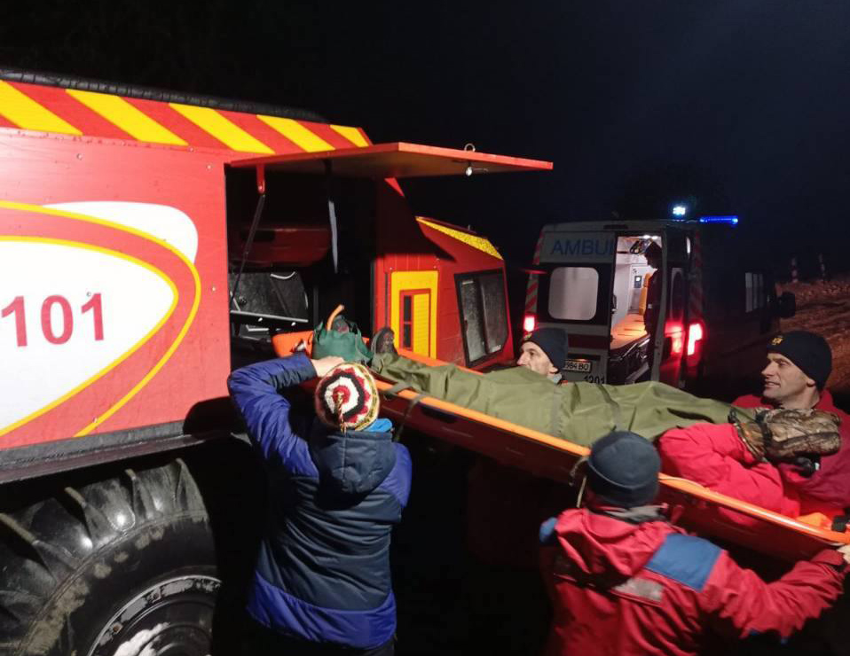 Вчера, 24 января, в 16:45 в Государственную службу по чрезвычайным ситуациям Закарпатской области поступило сообщение о том, что 35-летний житель Херсона нуждается в помощи в районе Головческого района Раховского района.