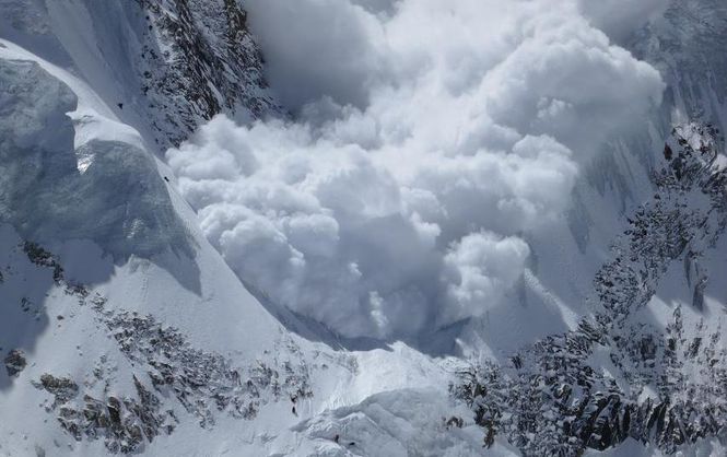У високогір'ї Iвано-Франкiвської та Закарпатської областей зберігається значний рівень лавинної небезпеки.

