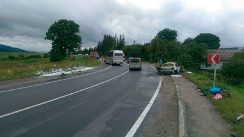 У подвійній автокатастрофі, що сталася близько 15:30 у селі Нагірне Сколівського району на трасі Київ-Чоп сталась смертельна ДТП.