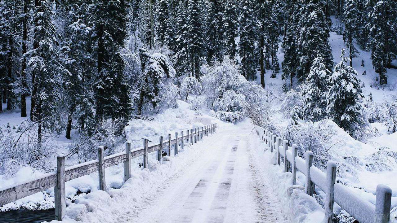 Сьогодні ввечері, 3 січня, на території Закарпаття, особливо у гірських районах, буде сильний сніг, на перевалах – снігові замети.



