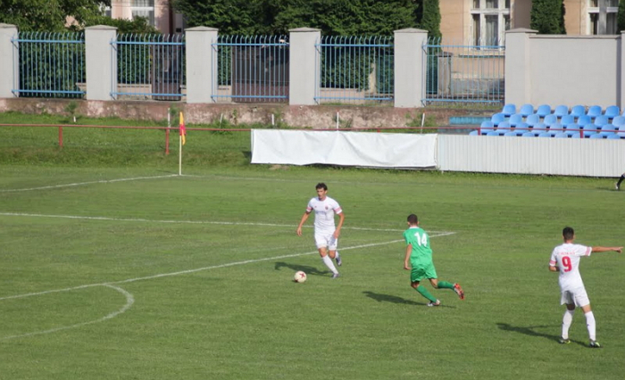 У неділю відбулися завершальний матч у вищій лізі та поєдинки 10-го туру в першій лізі чемпіонату області з футболу.
