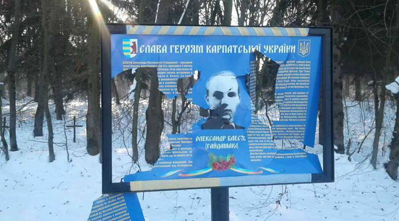 10 января в Стеблівці был обнаружен очередной акт вандализма. Неизвестные повредили стелу на могиле Александра Блестіва (Гайдамаки).