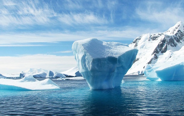 Від найбільшого з наявних арктичних шельфових льодовиків в регіоні відколовся величезний шматок льоду, який розпався на кілька айсбергів. Льодовик грає важливу роль в регулюванні арктичного клімату.