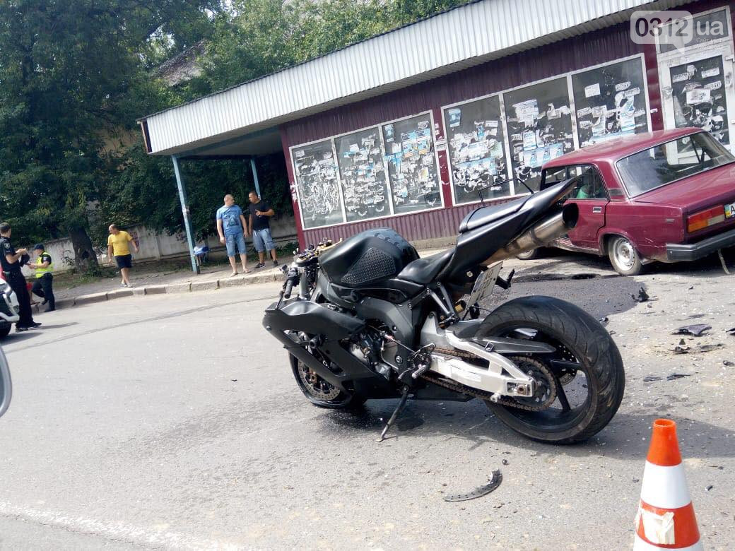 В Ужгороді у ДТП потрапили спортбайк "Honda" та автомобіль "ВАЗ" (ВІДЕО, ФОТО)