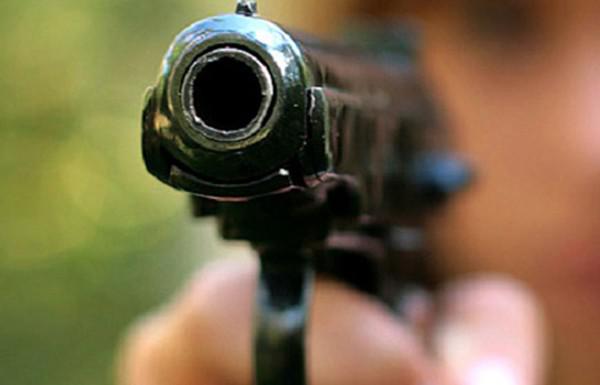 В вечернее время в воскресенье в Ужгороде звучали выстрелы. Злоумышленников, которые открыли стрельбу из травматического пистолета, разыскивают полицейские.