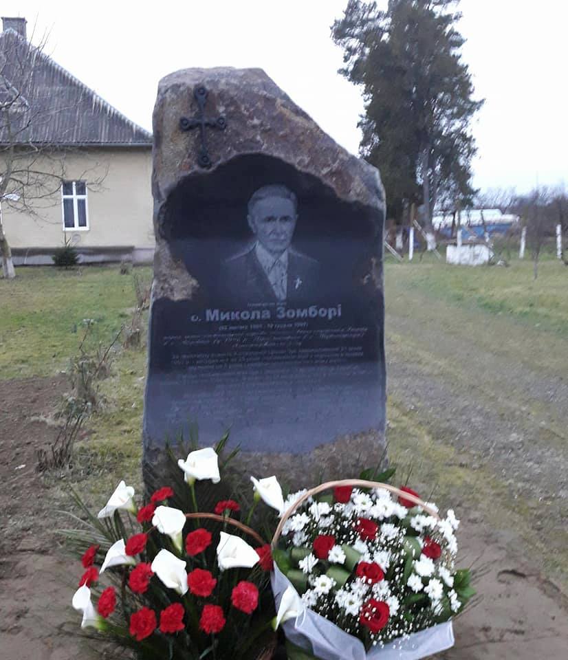 Пам'ятник освятив глава Мукачівської греко-католицької єпархії, єписком Мілан Шашік. 