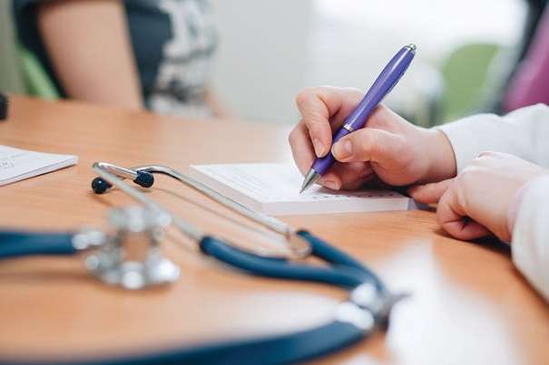 У МОЗ повідомляють, що кінцевого терміну підписання декларації з сімейним лікарем немає.
