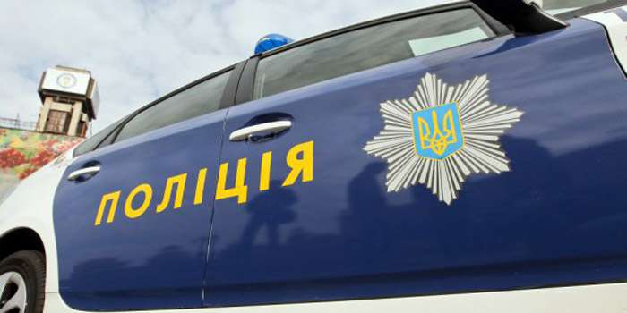 Співробітники Виноградівського відділення поліції затримали 23-річного місцевого мешканця, якого підозрюють у крадіжці автомагнітоли і колонок із автомобіля.