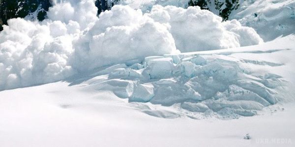 Рятувальники попередили про високий рівень небезпеки сходження лавини у високогір’ї Івано-Франківської та Закарпатської областей у суботу.


