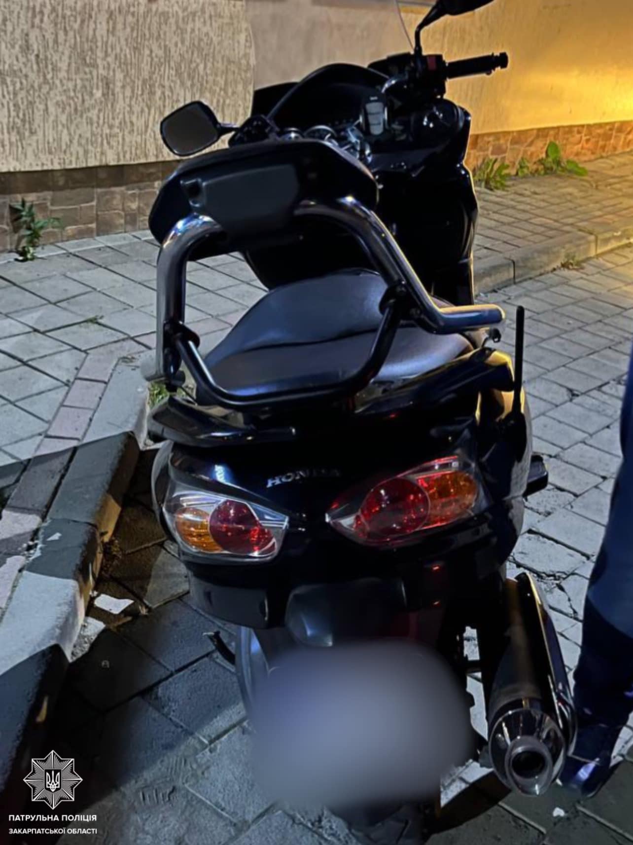 Агресивний мотоцикліст "під шафе" роз’їжджав Ужгородом (ФОТО)