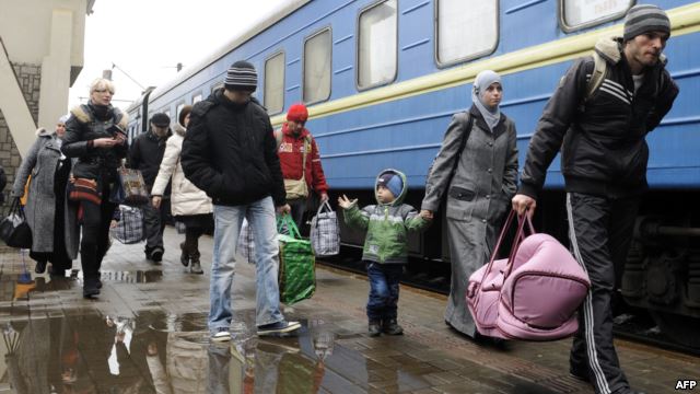 У населених пунктах Донецької області, що перебувають під контролем української влади, збільшується кількість переселенців із зони АТО.
