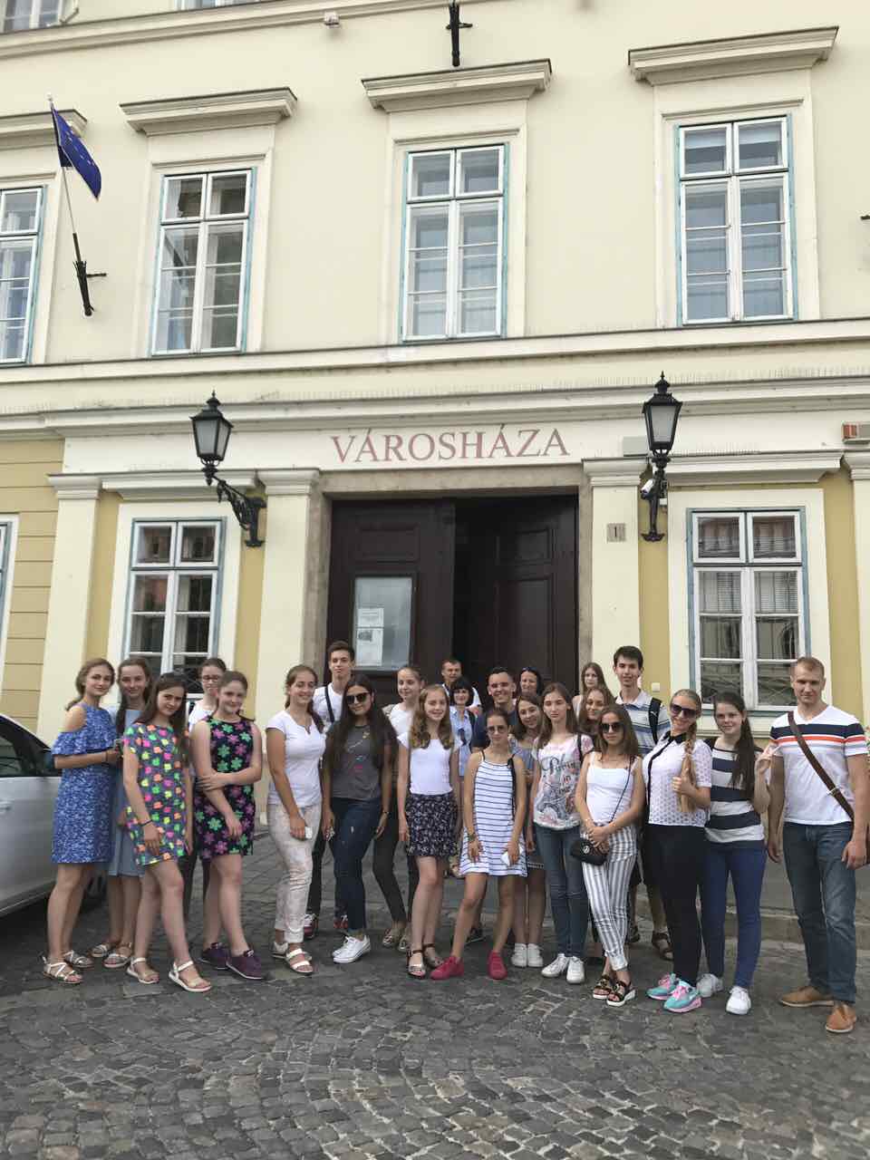 Цього разу двері для набуття позитивних навичок управління та адміністрації для учасників «Школи лідерства» відчинила сусідня Угорщина.