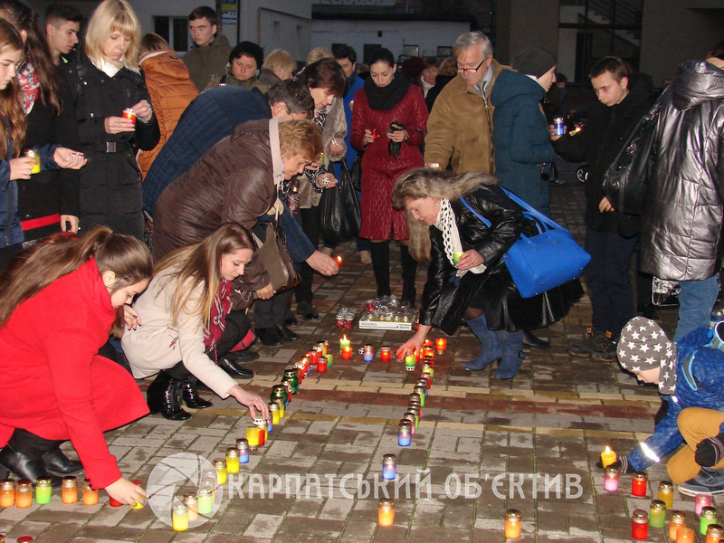 Сьогодні, 24 листопада, – національний День пам’яті жертв голодоморів. Цього дня українці по всьому світу запалюють на підвіконнях своїх домівок свічки пам’яті за мільйонами безневинних жертв.