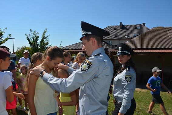 В Ужгороді поліція показала дітям, чим живе повсякденно та провела для них показові виступи спецпідрозділів.