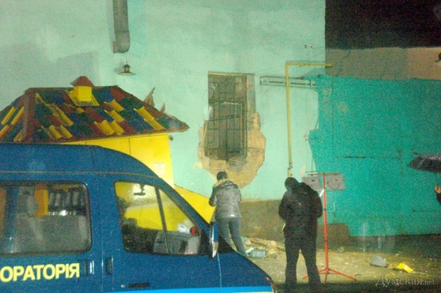 В Одессе около 22:30 произошел взрыв на вул. Ольгиевской, 37. 