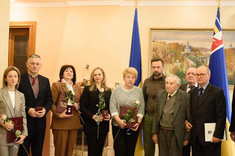 Сьогодні у Закарпатській ОВА пройшло вручення державних нагород, присвячені до Дня Соборності України.

