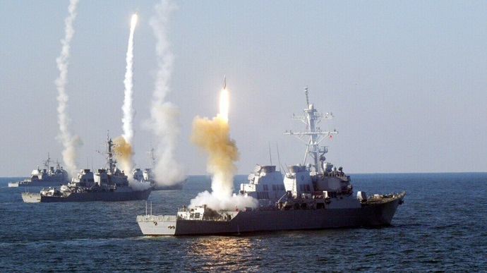 Ворог продовжує нарощування присутності ракетоносіїв в Чорному морі. Додатково виведено підводний човен. 