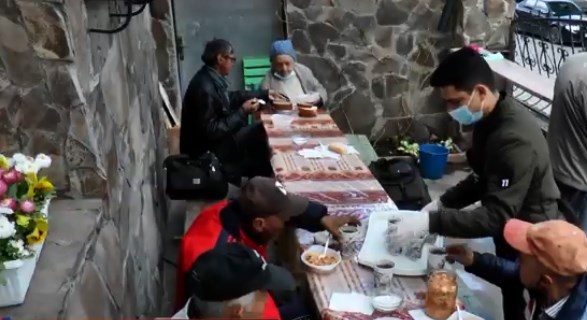 В нескольких районах города жители Ужгорода с низким доходом могут пообедать бесплатно.