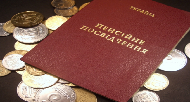 По мнению председателя Партии Пенсионеров Украины Николая Кукуріки, данной нормой об обязательных 15 лет страхового стажа, нарушают конституционные нормы граждан на достойную пенсию.