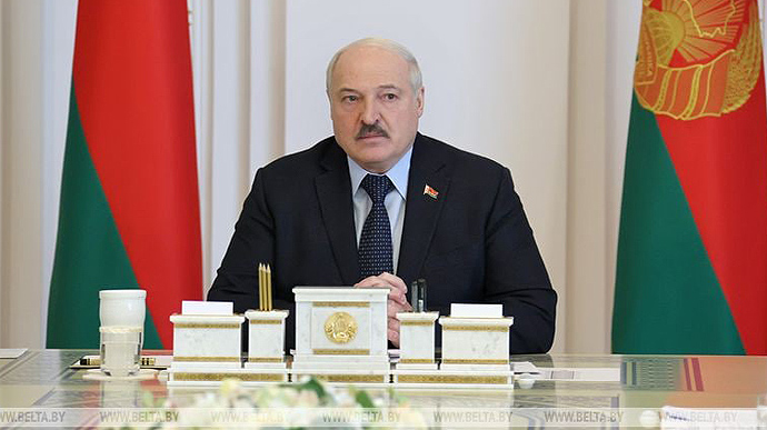 Самопроголошений президент Білорусі Олександр Лукашенко заявив, що Білорусь може вступити у війну проти України, лише якщо проти неї почнеться агресія. 

