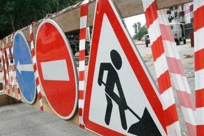 Мукачевский госкомистит объявил о закрытии движения транспорта на перекрестке на улице Духновыча, который пересекает улицу Подгорянскую.