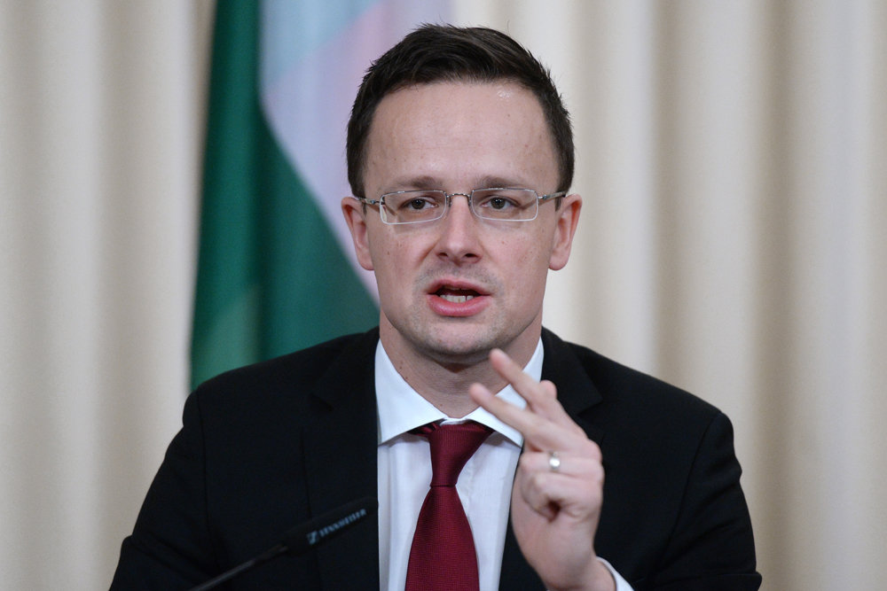 Міністр закордонних справ Угорщини Петер Сійярто звинуватив Німеччину і Францію у 