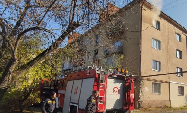 Сегодня в областном центре в одной из квартир многоэтажного дома на улице Вокзальный произошел пожар.