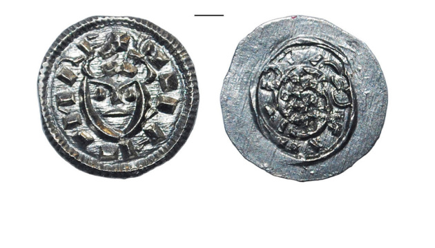 На території Замкової гори в Ужгороді археологи знайшли монету, котру визнано найраннішою середньовічною нумізматичною памяткою, знайденою на території замку.