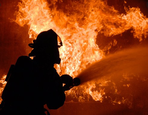 25 марта произошел пожар в жилом доме в с. Большие Комяты Виноградовского района. Пожилая хозяйка дома растопила печь, а от перегретого дымохода загорелось деревянное перекрытие дома.