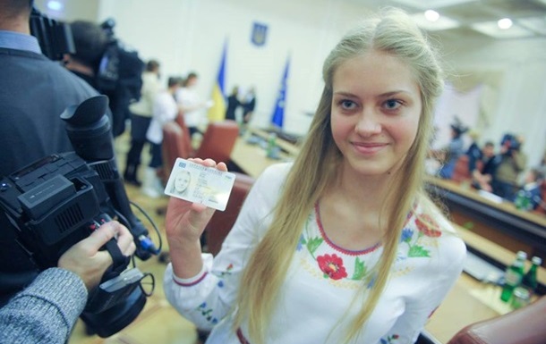 Верховна Рада прийняла законопроект, який забезпечує перехід на біометричні паспорти у вигляді ID-карти. Відповідне рішення підтримали 226 народних депутатів.
