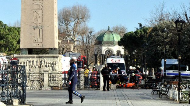 Влада Туреччини заявила, що вибух, у якому загинули 10 людей, восьмеро з яких були туристами з Німеччини, найімовірніше, спричинив смертник з угрупування 