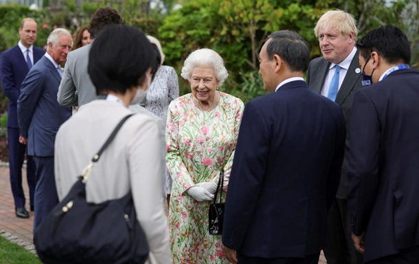 На встрече также присутствовали принц Уэльский, герцогиня Корнуоллская, герцог и герцогиня Кембриджские. 