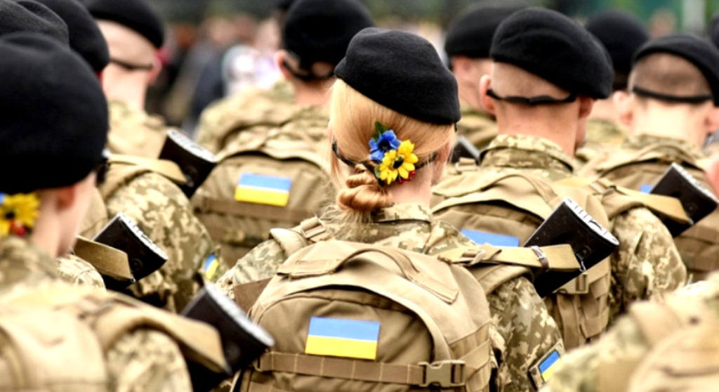 З 1 жовтня в країні запроваджують обов'язковий військовий облік для жінок певних категорій. Передбачено черговість призову. Деякі українки матимуть змогу отримати відстрочку від служби.