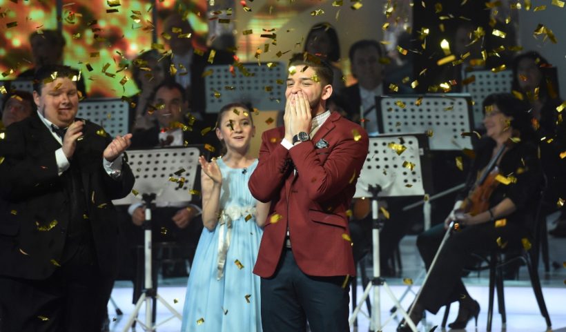 На конкурсі класичної музики “Віртуози”, що проводила угорська телекомпанія “Дуна” , за результатами голосування глядачів у фіналі перемогу здобув Томаш Кекені.