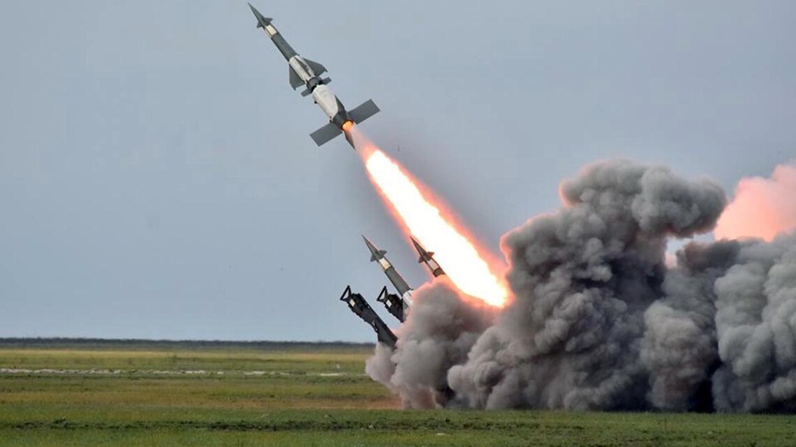 РФ масово б'є ракетами по території України. Зокрема, прогриміло кілька вибухів на Заході України.