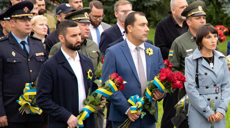 Сьогодні, у День пам'яті захисників України, які загинули в боротьбі за незалежність, суверенітет і територіальну цілісність, в Ужгороді на Пагорбі Слави відбувся мітинг-реквієм.
