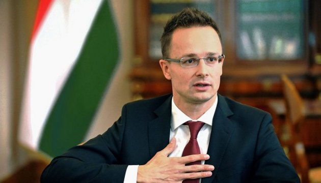 Про це заявив міністр закордонних справ Угорщини Петер Сійярто в рамках 24-го засідання Ради міністрів ОБСЄ у Відні.
