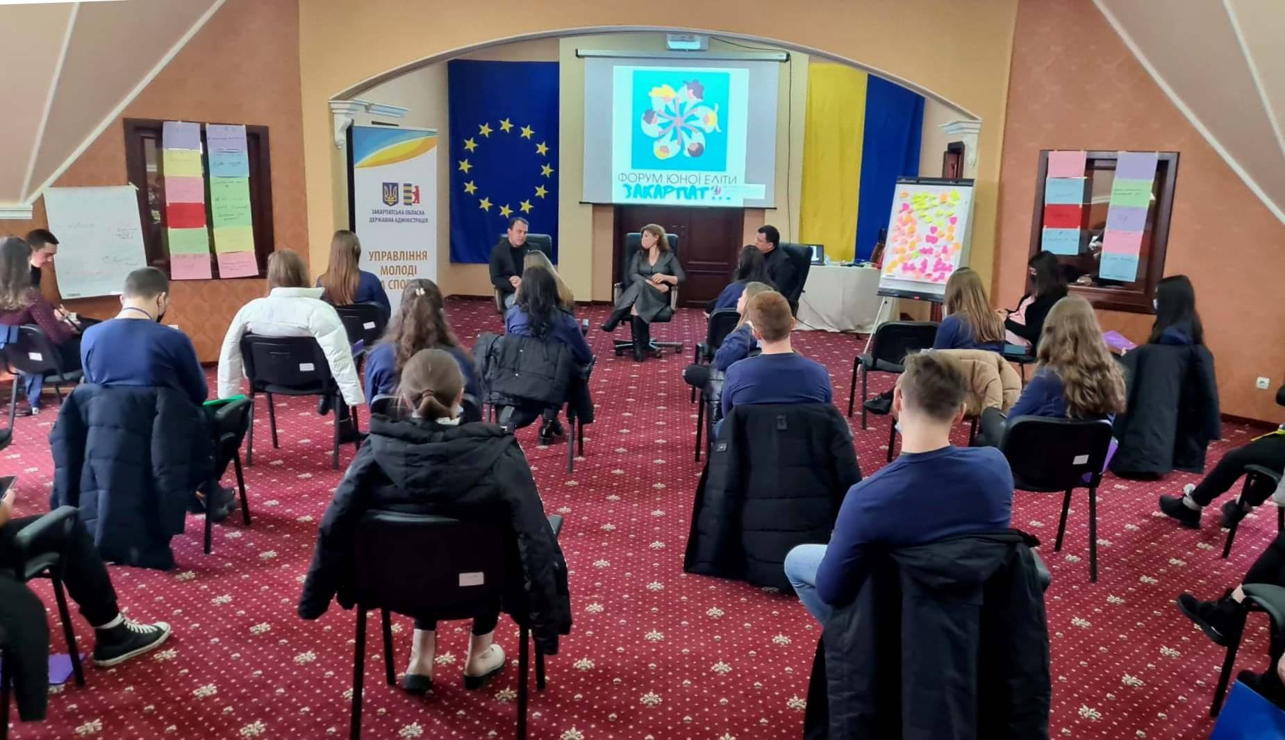25 представників учнівського та студентського самоврядування області беруть участь у дводенному Форумі юної еліти Закарпаття, який стартував 3 грудня на Ужгородщині.


