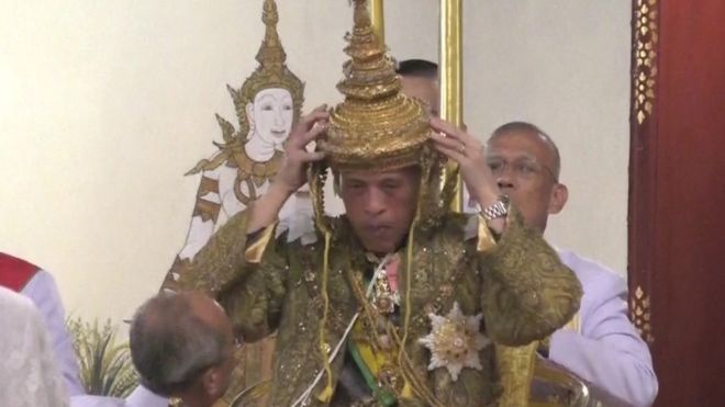 У Таїланді коронували короля Маху Вачіралонгкорна. Це відбулося у перший день триденної коронаційної церемонії.