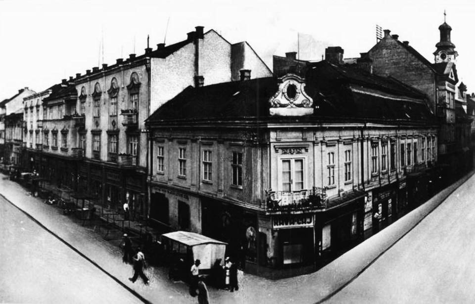 В ужгородській рекламі першої половини ХХ століття часто зустрічалися в якості локації незрозумілі нині «палац Вайди» і «пасаж Вайди».