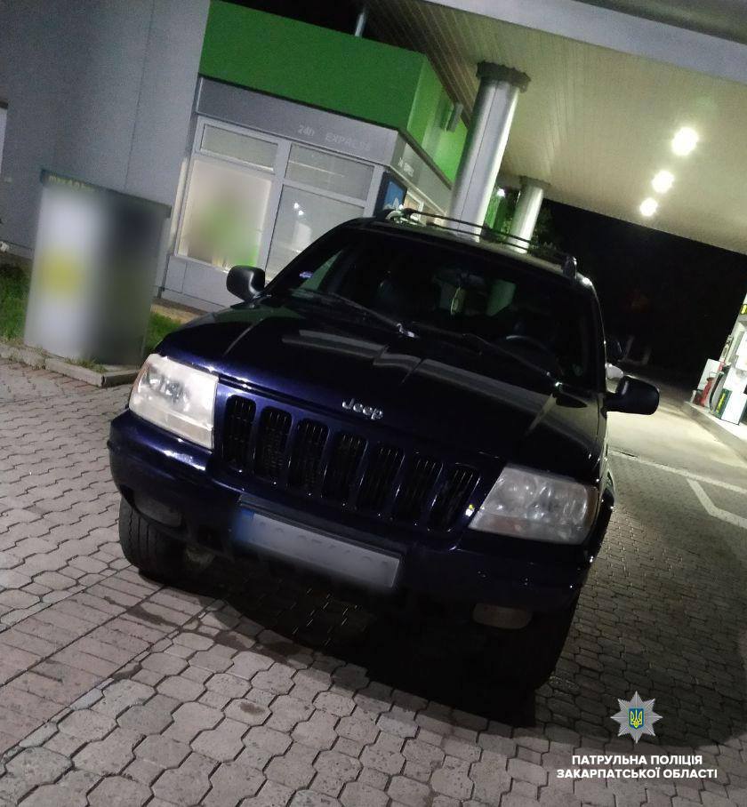 Учора, близько опівночі, на вулиці Духновича мукачівські патрульні зупинили автомобіль Jeep.