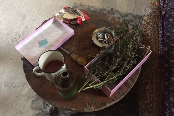 Під час санкціонованого обшуку будинку поліцейські виявили в мешканця села Нижнє Солотвино 20 грамів марихуани. За фактом відкрито кримінальне провадження.

