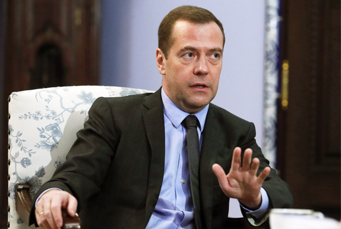 Дмитрий Медведев предостерег, что лучше сесть за стол переговоров, чем начинать новую мировую войну.