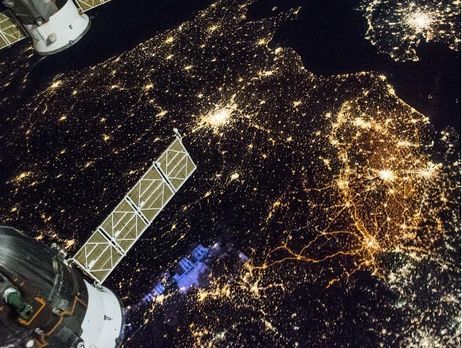 NASA показало вид нічної Європи з космосу.
