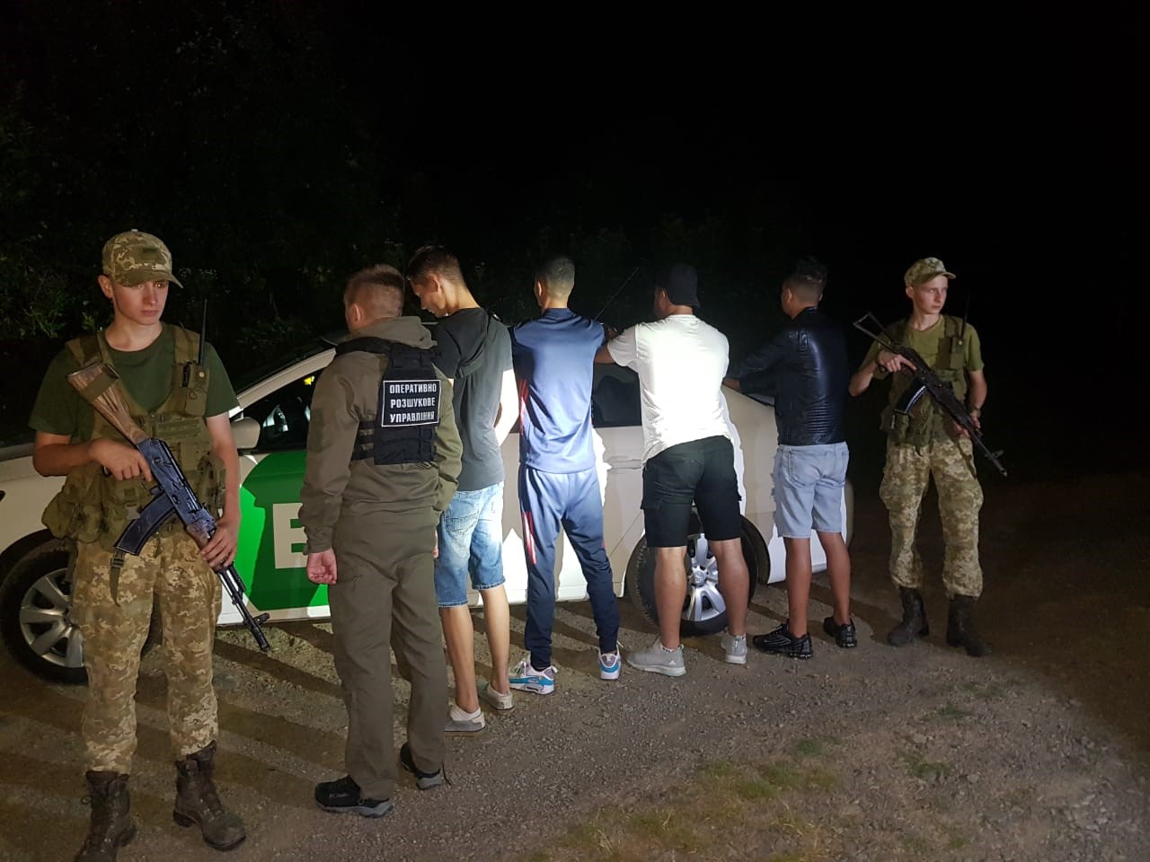 У рамках проведення спільної прикордонної операції «Карпати-2021», військовослужбовці Чопського загону затримали сьогодні вночі ще одну групу незаконних мігрантів з Алжиру.