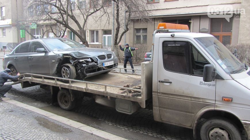 На улице Капітульній в Ужгороде произошло ДТП. Водитель на автомобиле 