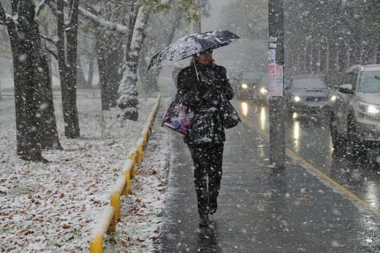На офіційному сайті Закарпатського обласного центру з гідрометеорології оприлюднили попередження про стихійні та небезпечні метеорологічні явища, різкі зміни погоди.