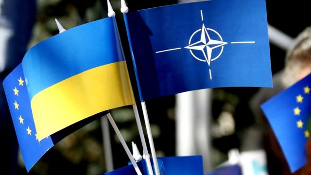 Європейський союз і НАТО нарешті незабаром офіційно виступлять із спільним закликом до Російської Федерації припинити війну та залишити Україну, а також пообіцяють Києву повну підтримку.

